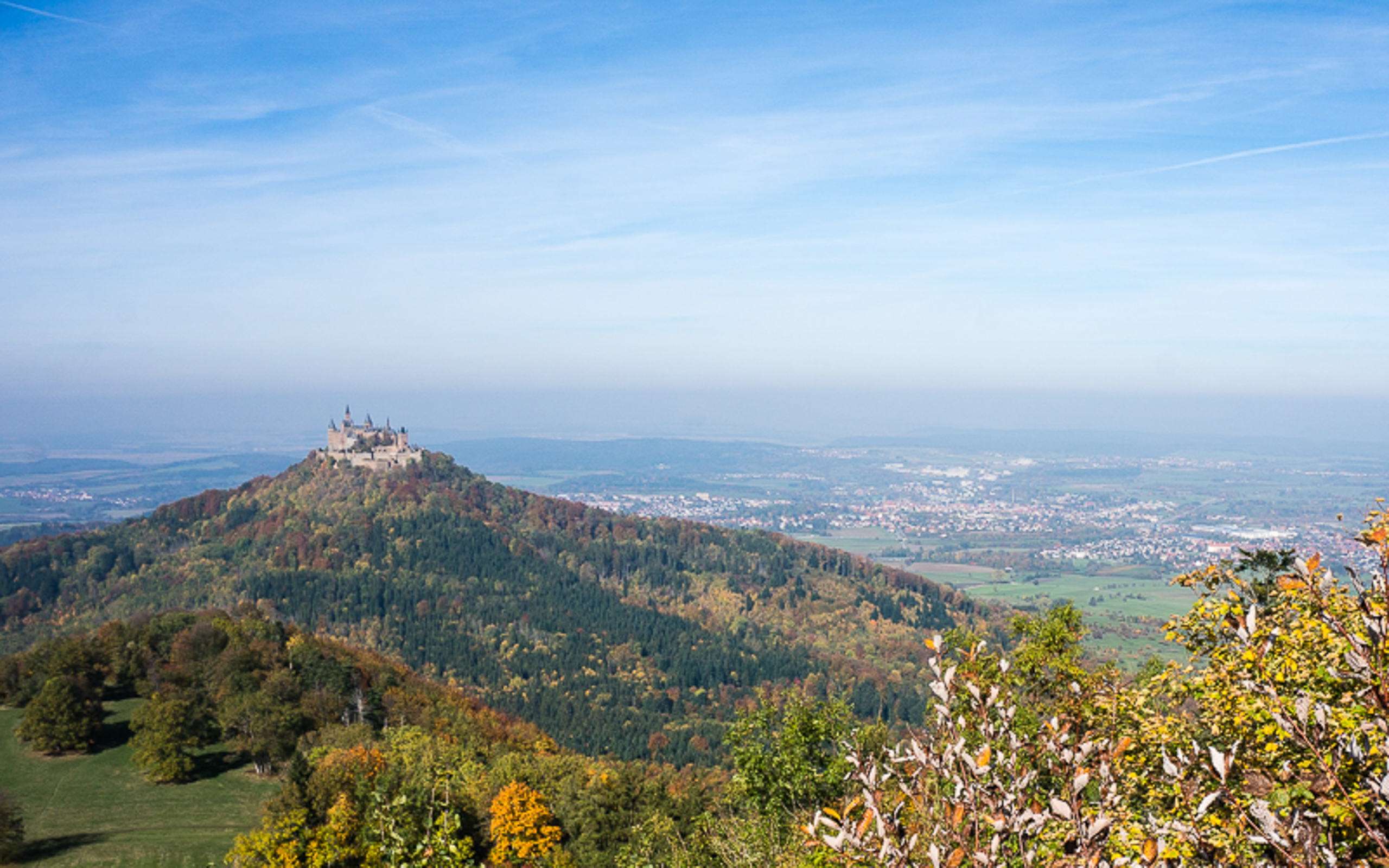 Wanderung mit Blick auf die Burg Hohenzollern
